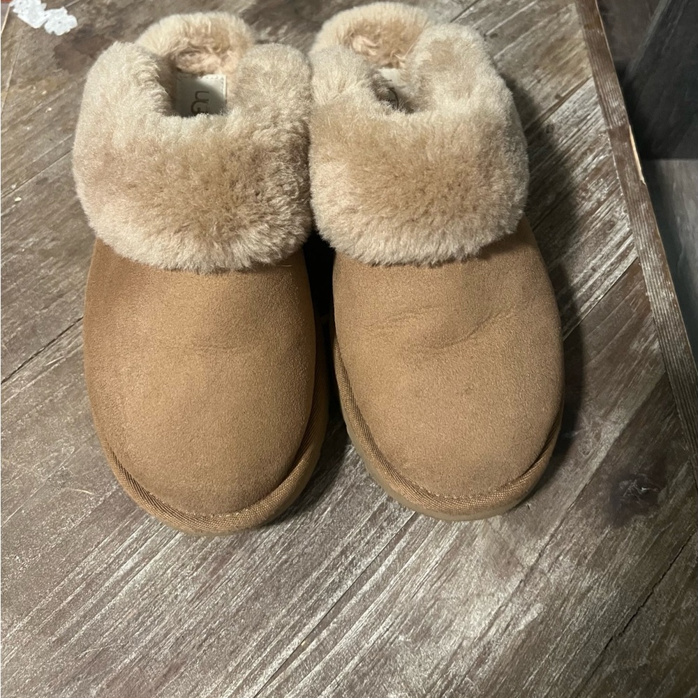 UGG Classic II chestnut size 8
